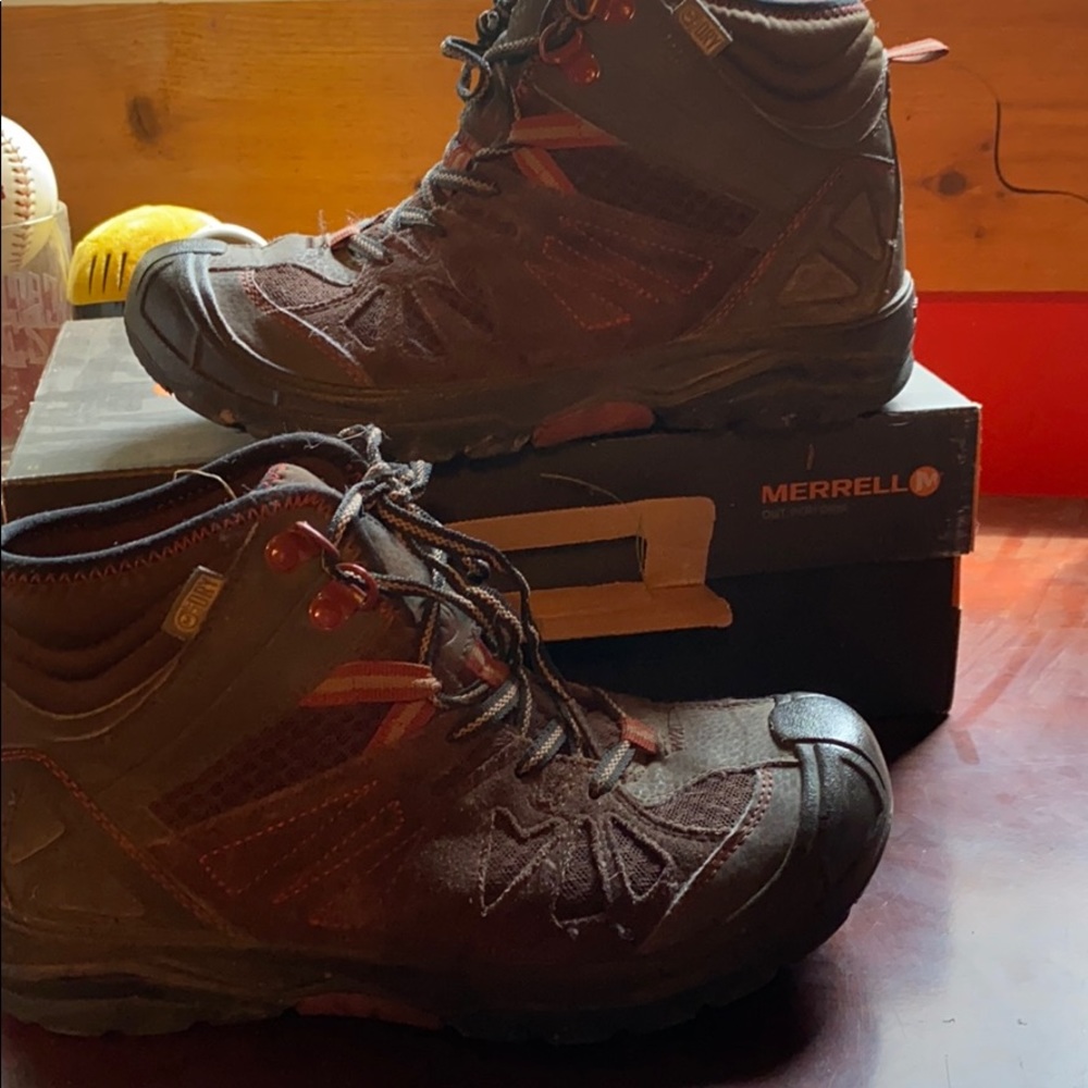 Boys hiking boots